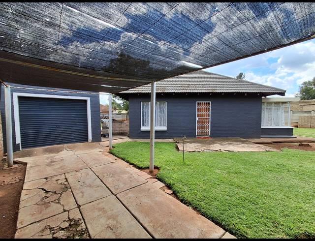 3 BEDROOM FREESTANDING FOR SALE IN STILFONTEIN EXT 3